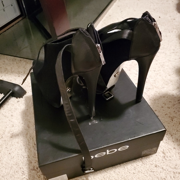 Bebe Booties - Picture 3 of 3